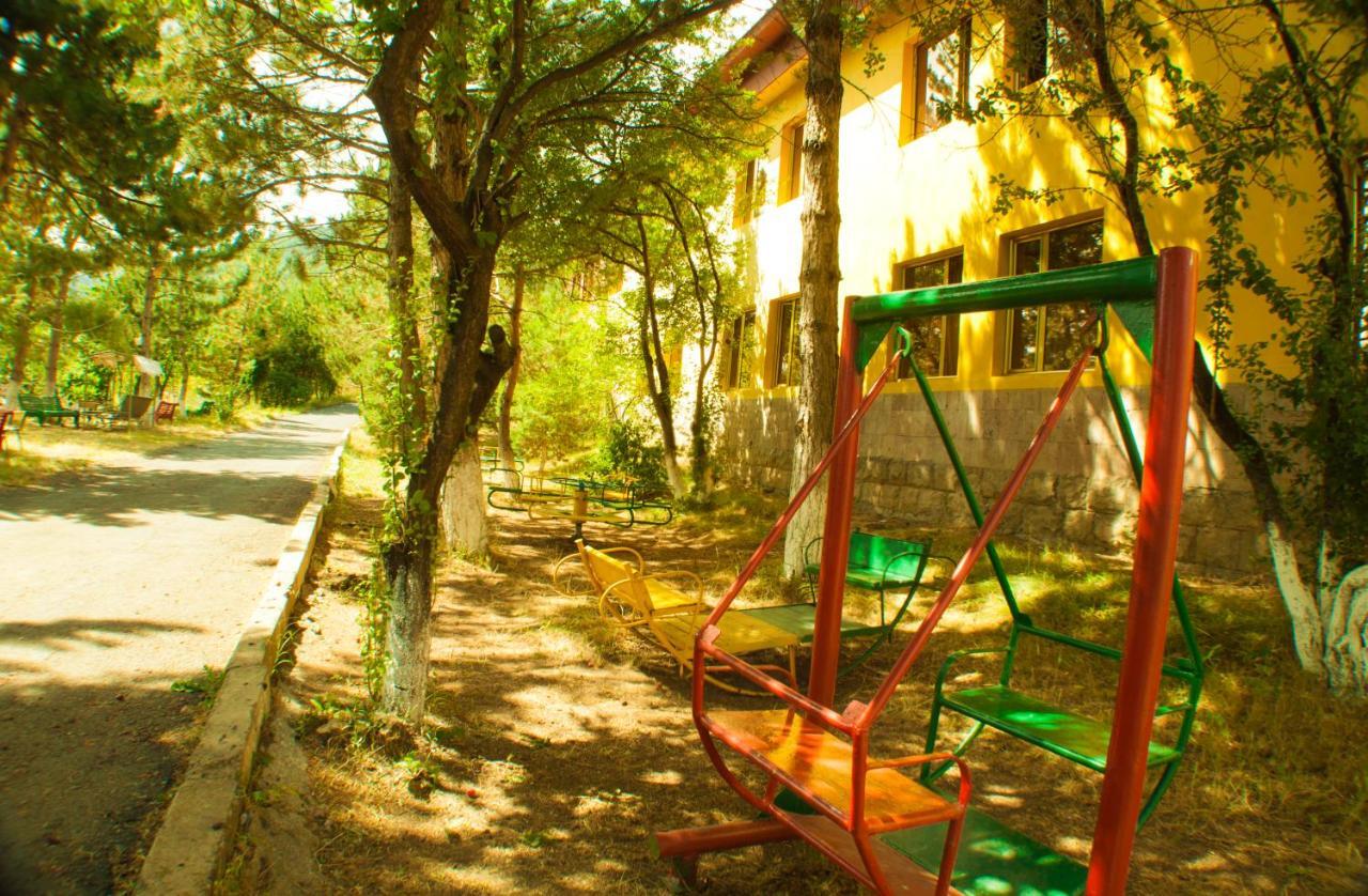 Vosku Ashxarh Hotel Tsaghkadzor Exterior photo